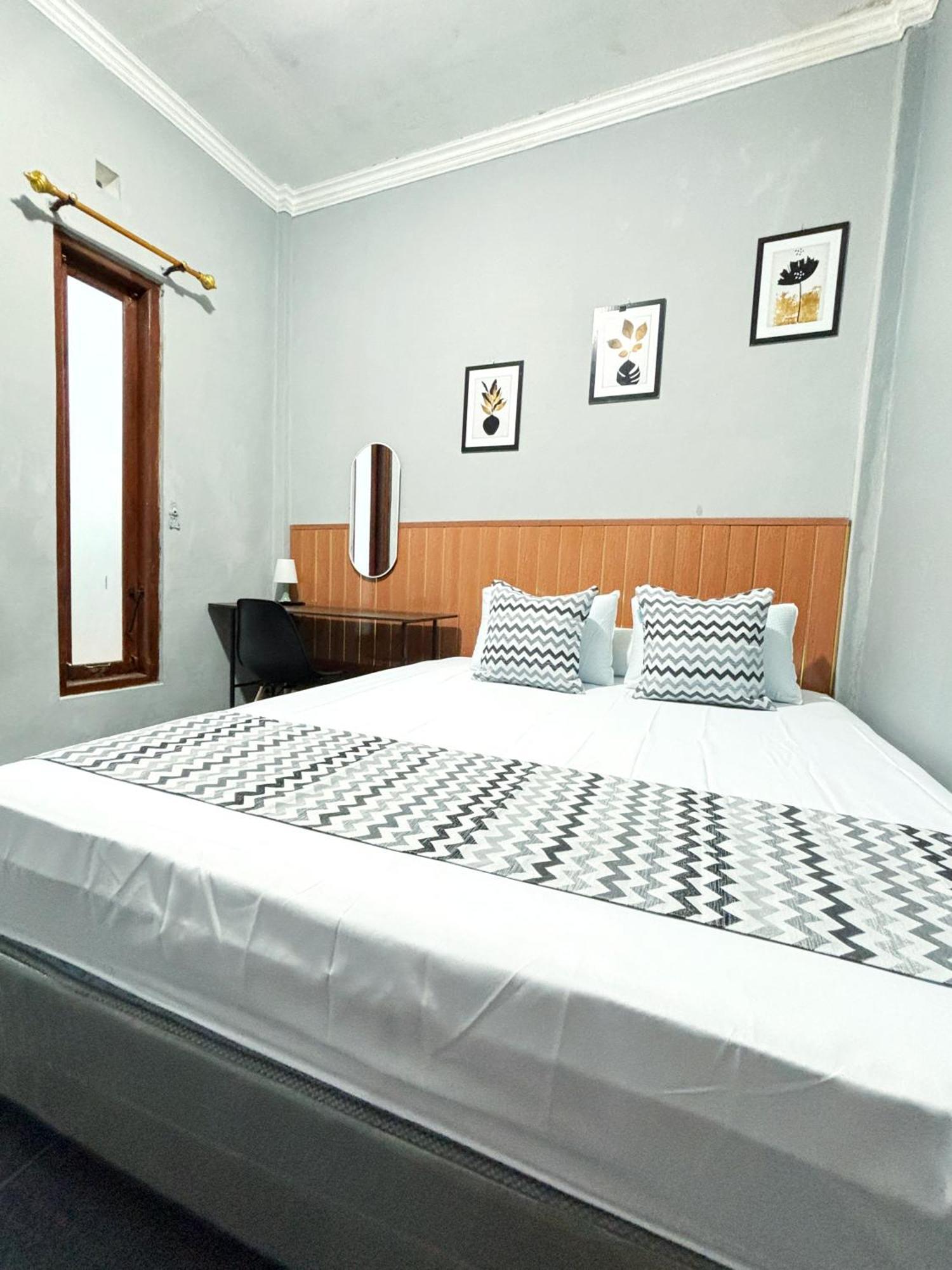 Jogja Day Inn ยอกยาการ์ตา ภายนอก รูปภาพ