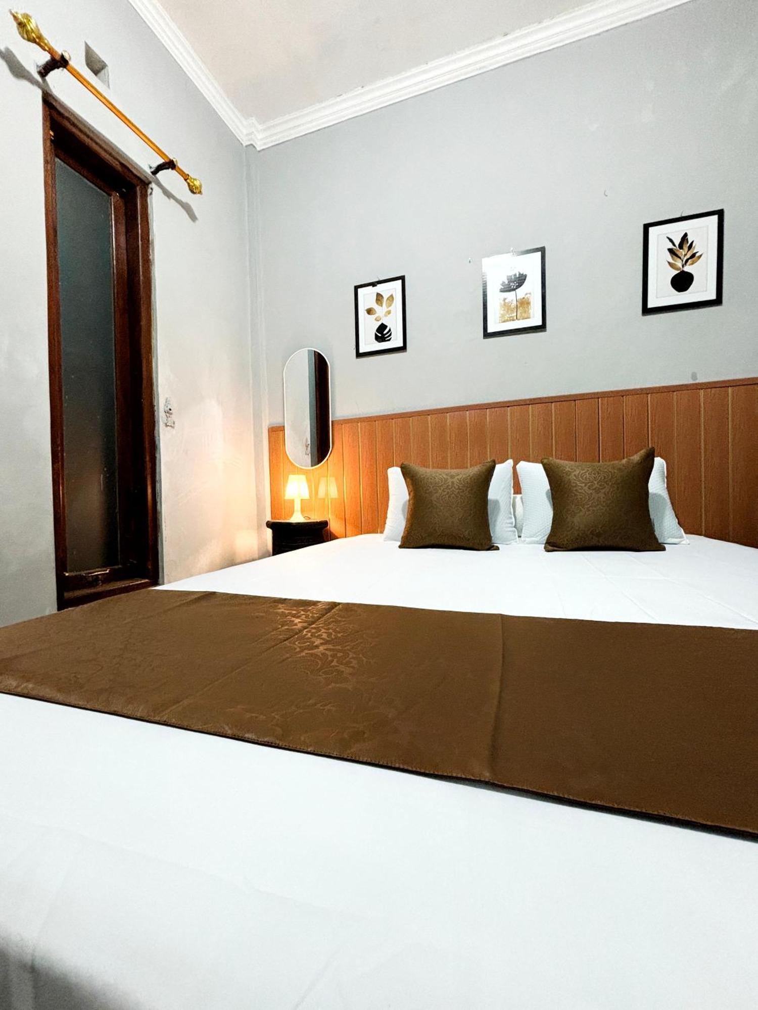 Jogja Day Inn ยอกยาการ์ตา ภายนอก รูปภาพ