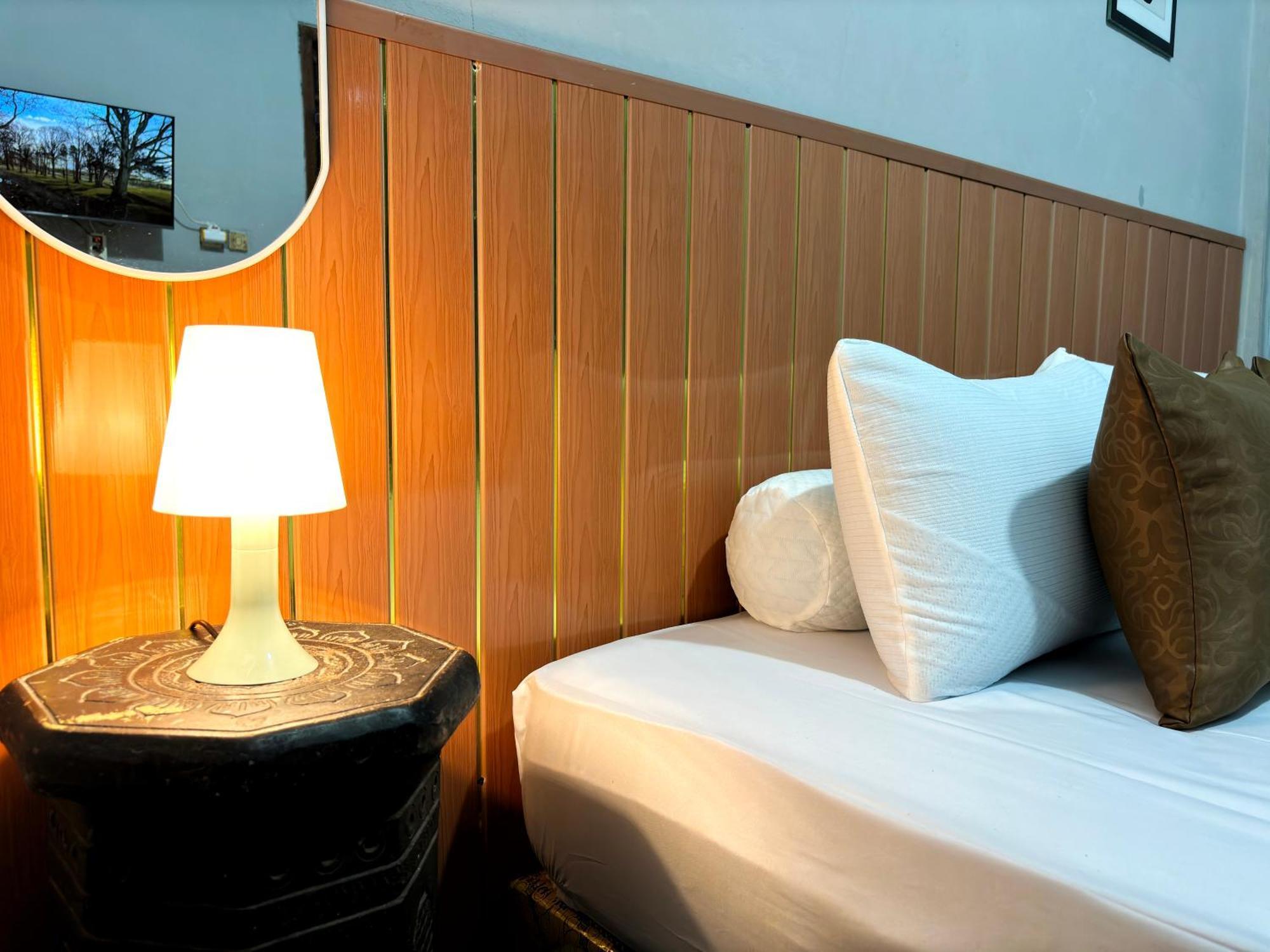 Jogja Day Inn ยอกยาการ์ตา ภายนอก รูปภาพ