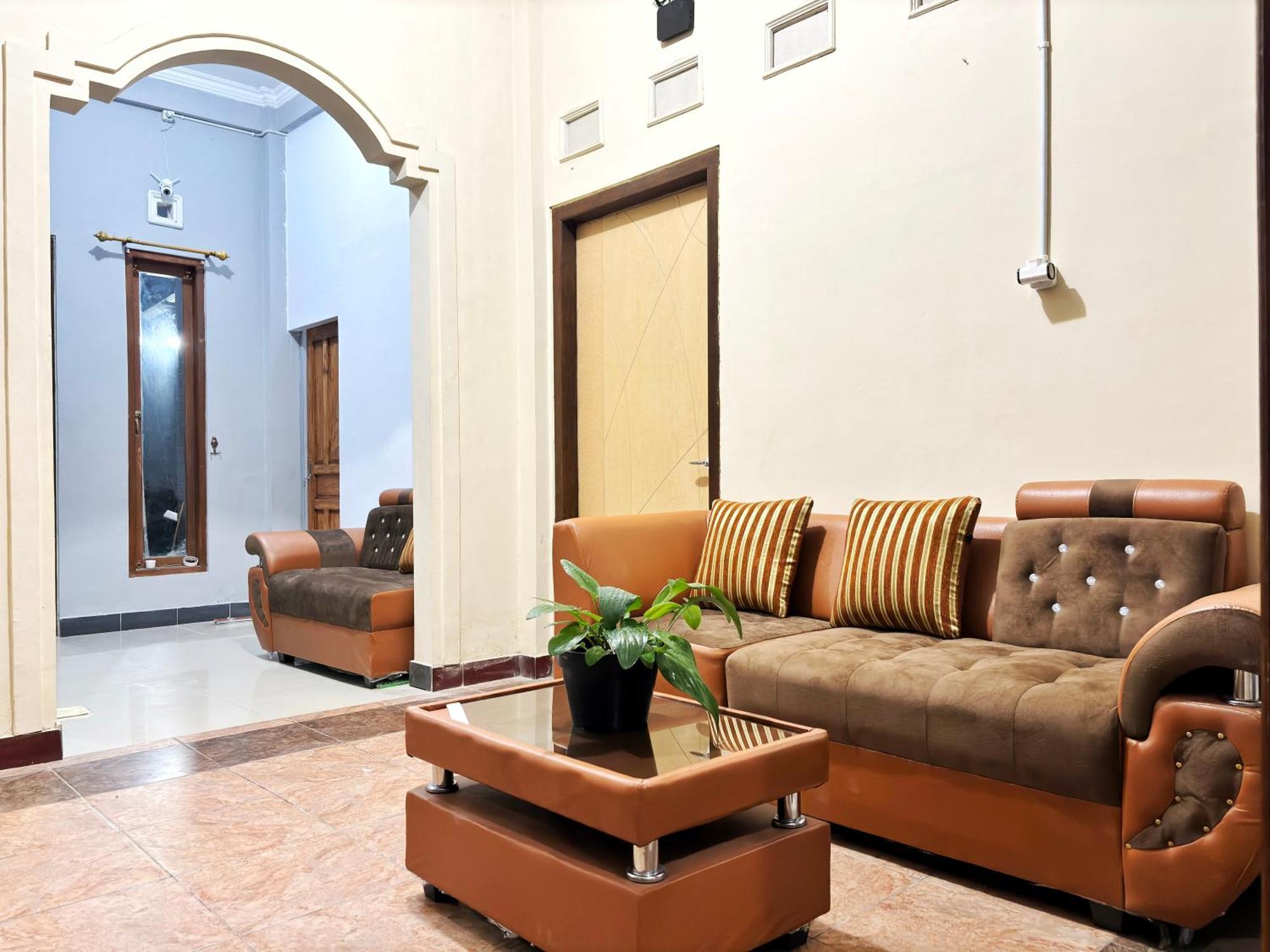 Jogja Day Inn ยอกยาการ์ตา ภายนอก รูปภาพ